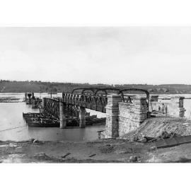 Construction of the first bridge at Murray Bridge