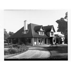 Tourist Bureau showing large house