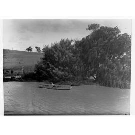 Fisherman on the Murray  - Parliamentary Tour of River Murray