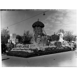 Adelaide Centenary floats for floral pageant, City of Adelaide float with throne