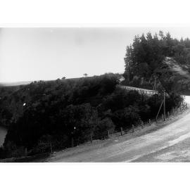Road at Mount Gambier beside Blue Lake