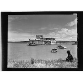 Captain Sturt Houseboat
