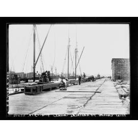 Unloading bags from the schooner "Gerard", Port Adelaide 1918
