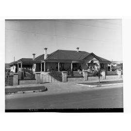 Tourist Bureau showing large house