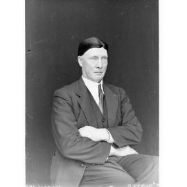 Portrait of Mr R Hunter - Biographical Register page 117