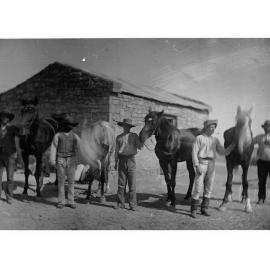 MacDonalds Race Horses at Cootanoorina Elder Expedition