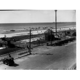 Largs Bay showing jetty and automobile in carpark