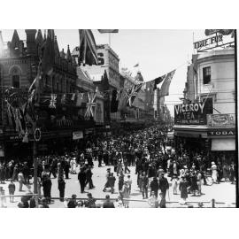 Pageant of progress crowds in Rundle Street for state centenary