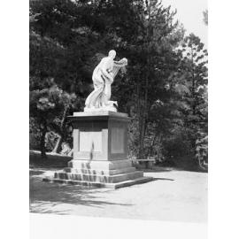 Statue in Botanic Gardens