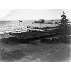 Henley Beach showing jetty