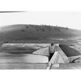 Bundaleer Weir - horse and cart in background