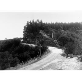 Road at Mount Gambier beside Blue Lake