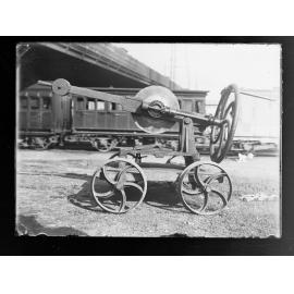 Railway machinery for carriage lifting