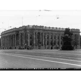 Parliament House showing Boer War memorial and automobiles
