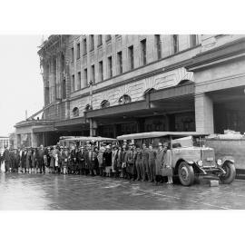 Victorian tourist party at Adelaide Railway Station