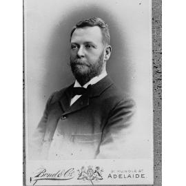 No information recorded - unidentified man - Portrait by Bond & Co.