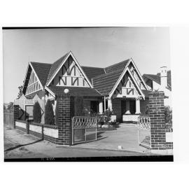 Tourist Bureau showing large house