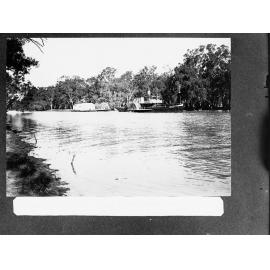 Paddlesteamer "Decoy" and wool barges - leaving Darling River