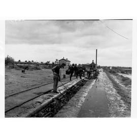 Moonta Mines, clearing up copper precipitate along canals, men working