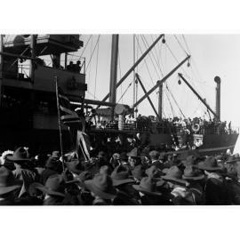 Arrival of Immigrants - Outer Harbour