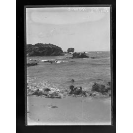 Cape Northumberland,  Captain's Head rock in the centre