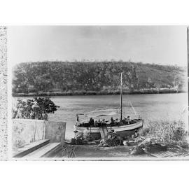 Northern Territory - unloading supplies from boat "Cray Fish" on Victoria River