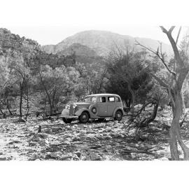 Automobile at Finke River Gorge