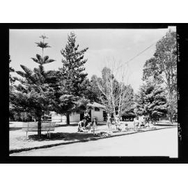 Port Pirie - group of children on grass verge at side of road