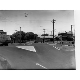 Port Road bridge at Hindmarsh showing automobiles
