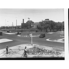 Port Road bridge at Hindmarsh showing automobiles