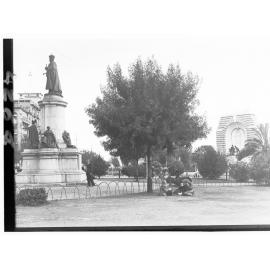 King Edward VII memorial and National War Memorial on North Terrace