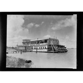 Captain Sturt Houseboat