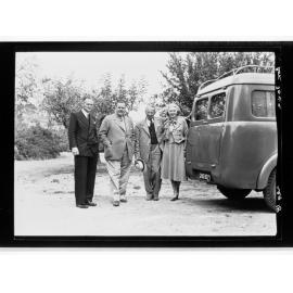 Unknown people (4) behind van - 243.30_