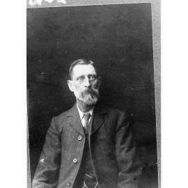 Portrait of an unidentified man - no information recorded