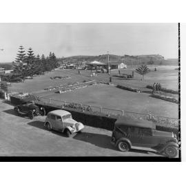 Park at Victor Harbor showing automobiles