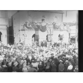 Northern Recruiting Train Tour, crowds gathered in Gawler Street, Gawler