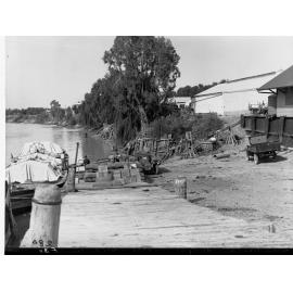 Shipping Dried Fruit at Renmark River Murray