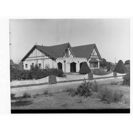 Tourist Bureau showing large house