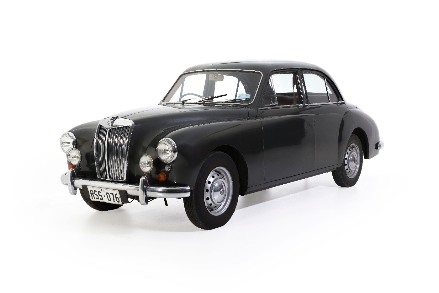 Black four door saloon with silver grille.Black four door saloon with silver grille.Black four door saloon with silver grille.1955 MG ZA Magnette Sedan, Black four door saloon with silver grille. History Trust of South Australia, CC-0. Photographer Epsom Rd Studios.